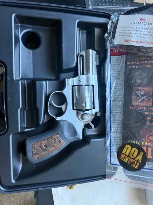 * Ruger SP 100 -MODEL 1774 * 357 MAG