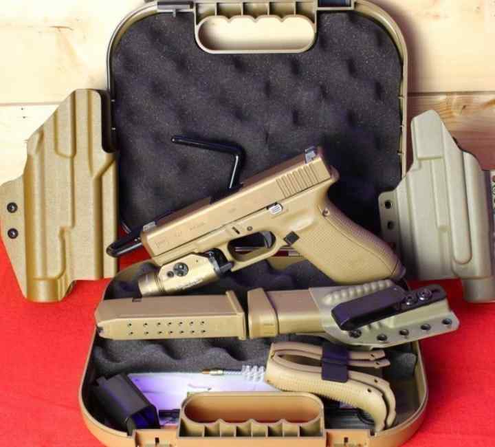 Glcok 19x chambered in 9mm w night sights