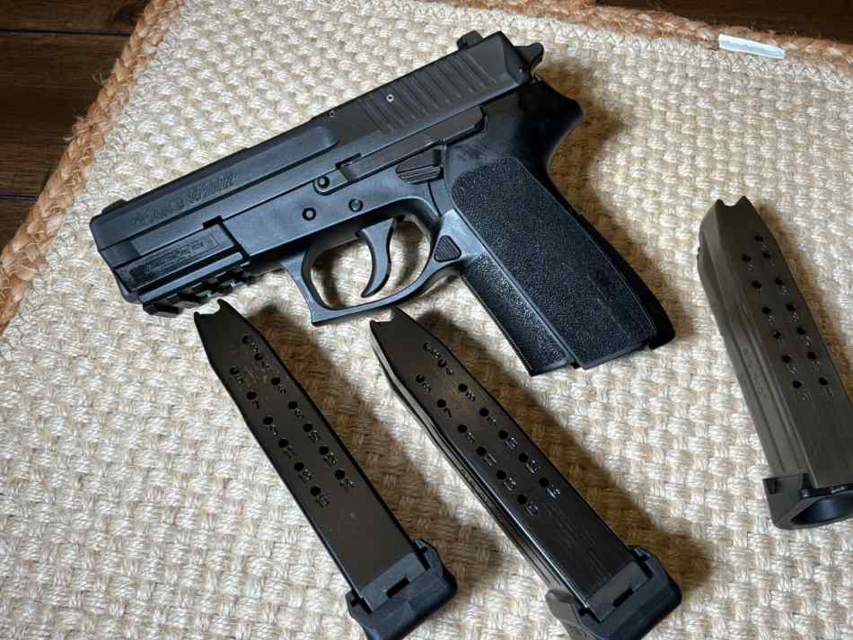 Sig Sauer SP2022 9mm