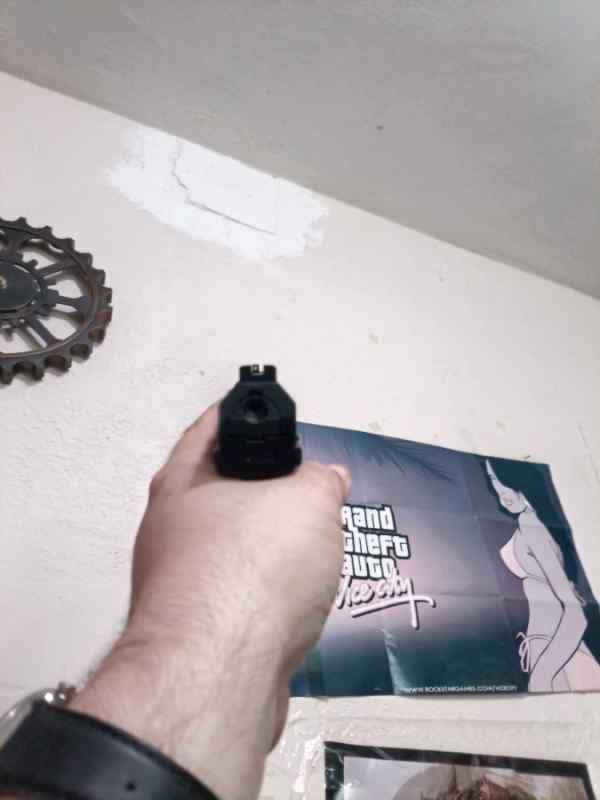 2052.jpg