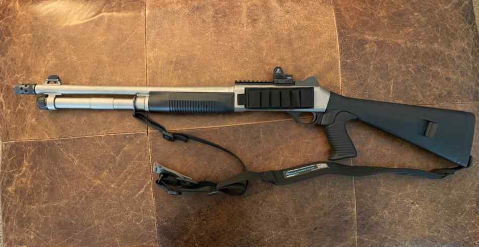 Benelli M4 Semi-AutoTactical Shotgun 