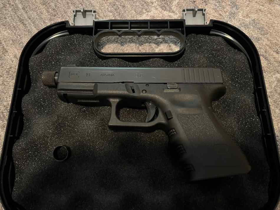 Glock gen 3 19 Factory threaded barrel 